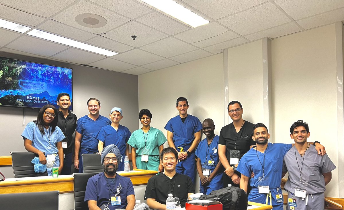 The entire Hopkins team showed their support today! We had our residents, fellows along with Dr. Wang and Dr. Williams! #AAPMScholars <a href="/AmerAcadPainMed/">American Academy of Pain Medicine (AAPM)</a>