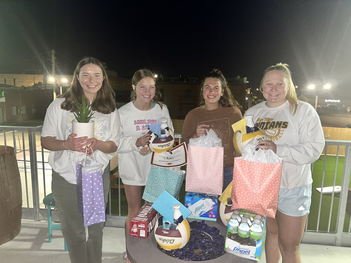 We had the best celebration to honor our seniors and athletes for all their hard work this season!!! Thank you to everyone that came to celebrate with us!! ❤️🏐
