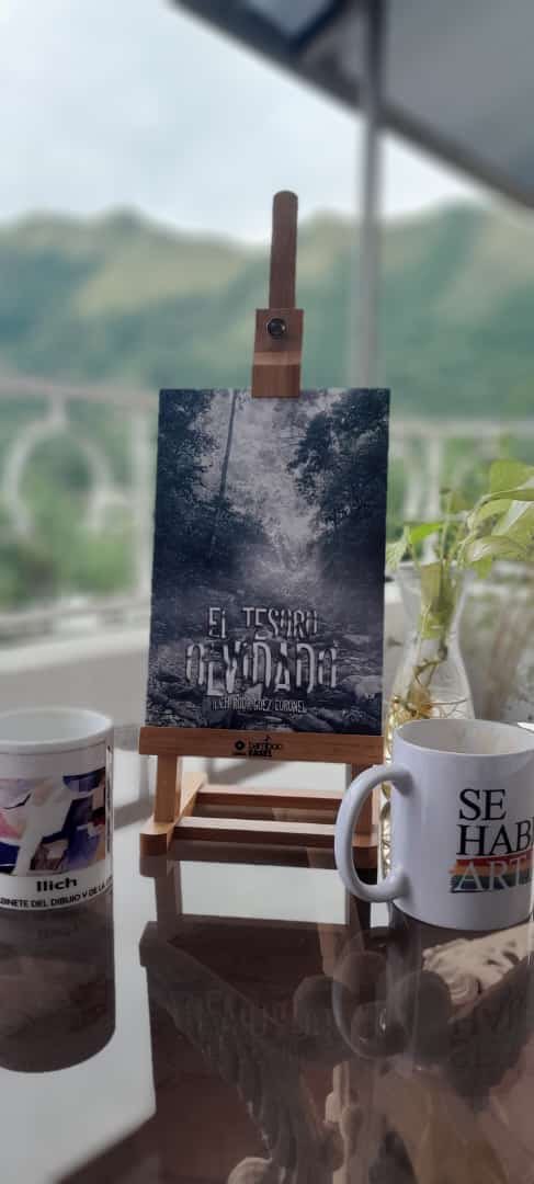 Hoy a las 5:00 pm, en la Galería Universitaria Braulio Salazar, en el marco de la #FILUC, para la presentación de nuestra primera novela *El Tesoro Olvidado* #Valencia #Venezuela <a href="/ilichrc/">Ilich Rodríguez Coronel</a> Go ahead brother!