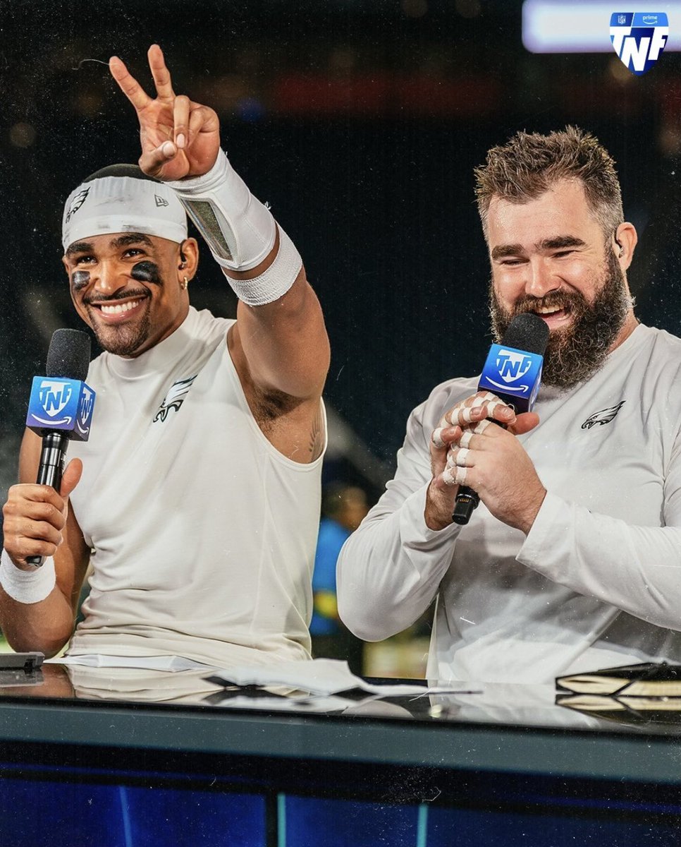 JalenHurts's tweet photo. Happy Birthday To THE Goat 🐐! @JasonKelce https://t.co/eKLJhMF3B0