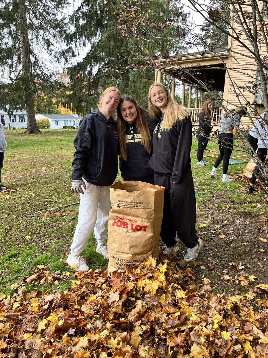 ms_stringfellow's tweet image. Great job today @Feehan_Softball! The girls served their community this morning by raking leaves at the House of Compassion!