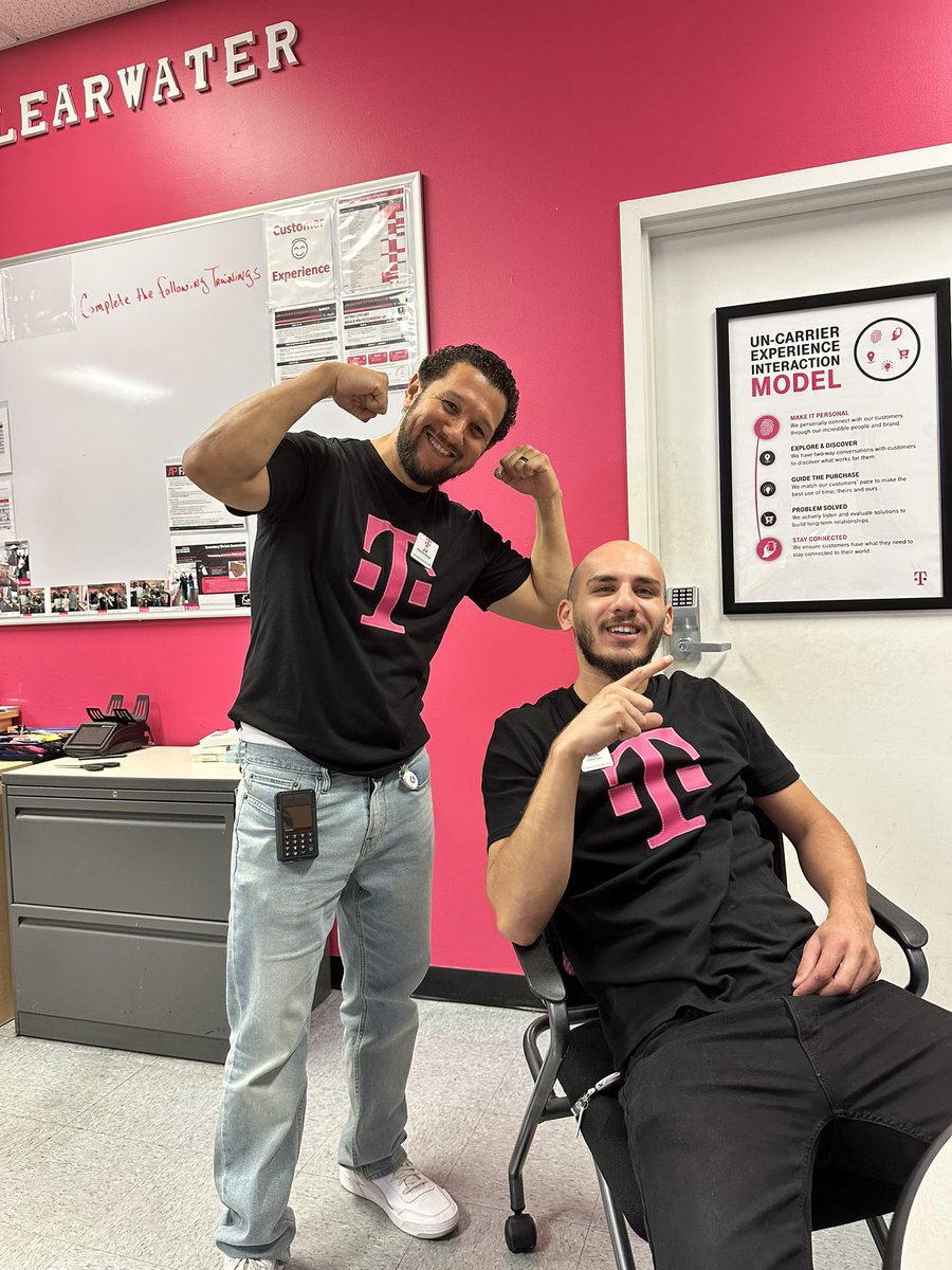 My new hire moe flexing hard this morning 9 new out before 12. 💪🏽 20 acts is his goal today. I love the energy and the his desire to aim high. @DaveMayeux @EddiePryor7 @cjgreentx