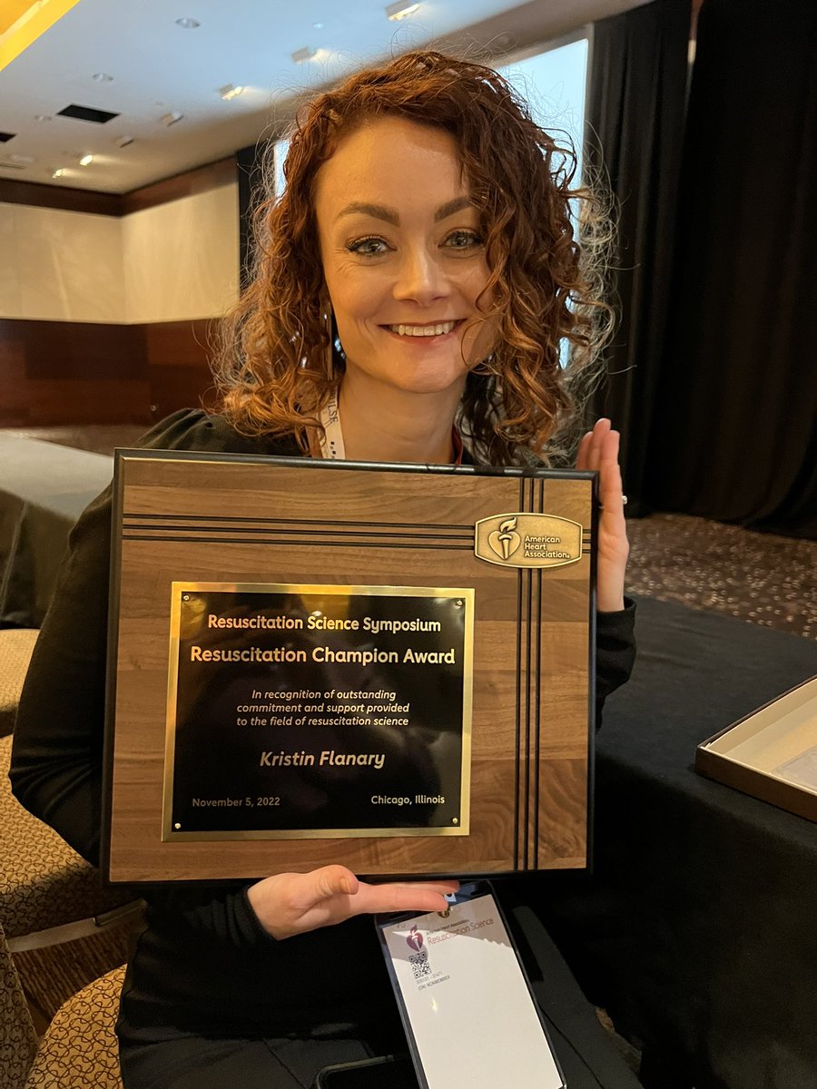 DGlaucomflecken's tweet image. Today @LGlaucomflecken won an award from the American Heart Association for her cardiac arrest and survivorship advocacy. She’s my hero.