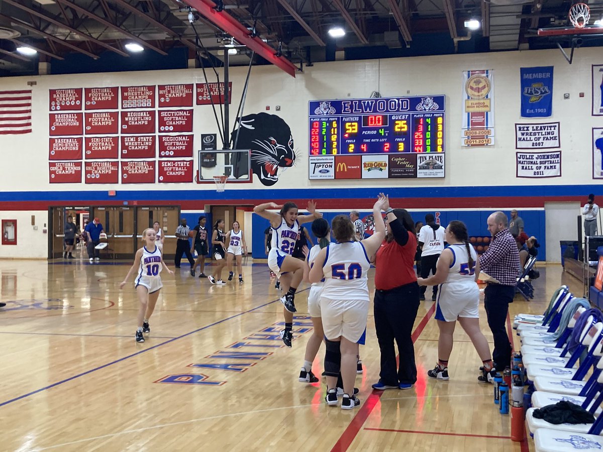 A picture is worth 1000 words! Great to see these ladies smile after a win. It’s been a long time coming! <a href="/RameyYzabelle/">Yzabelle Ramey</a> has some hops.