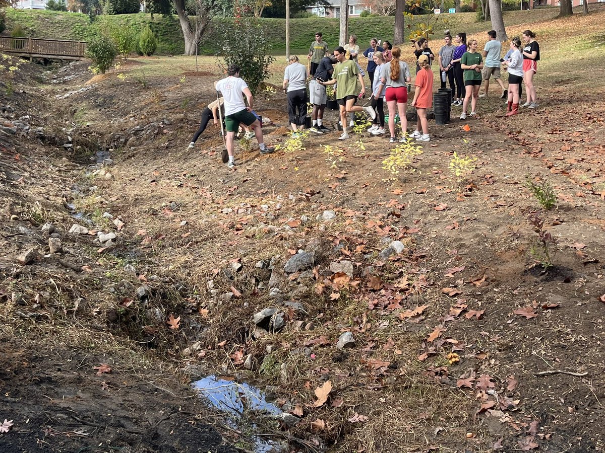 Thanks so much to the volunteers from <a href="/SustainableCaro/">Sustainable Carolina</a> who joined us and <a href="/ColumbiaSCWater/">ColumbiaWater</a> this morning for a buffer planting at Earlewood Park. 🌿 We planted 100+ native plants along this tributary to Smith Branch, wrapping up a multi-year stream restoration project. 💧