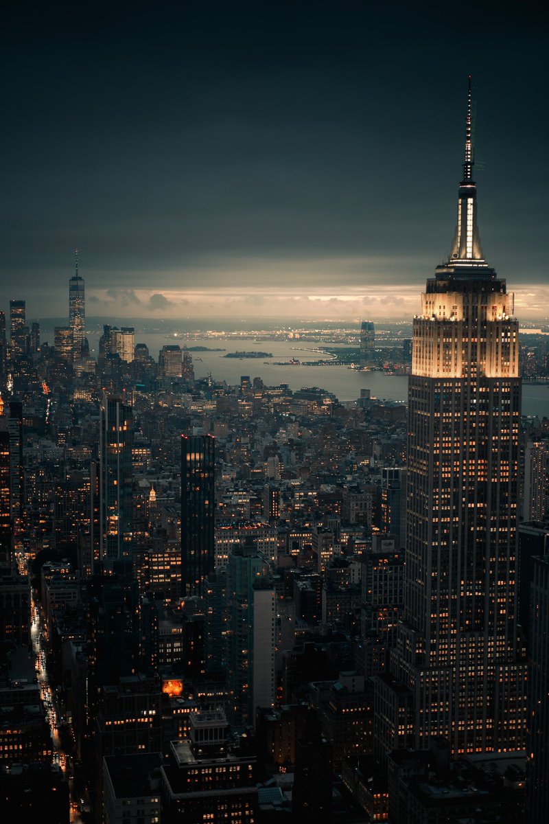 Raylivez1's tweet image. ✨SUMMIT✨ 

My final 1/1 of the year is now available on @SuperRare share it with a friend✨🙏🏽