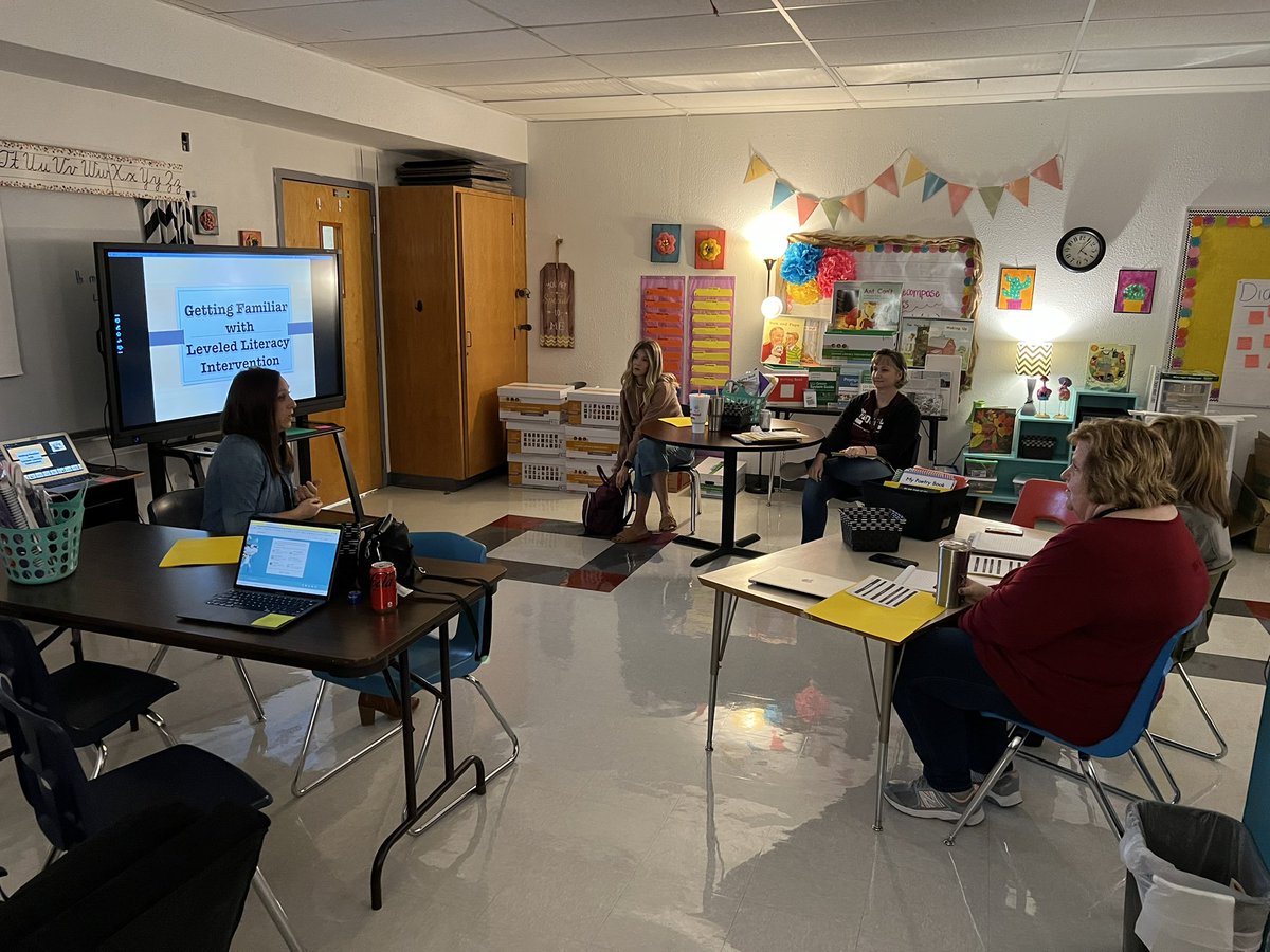 tenilleshade's tweet photo. Britini Valkenaar led our @BridgeportISD interventionist through a fantastic LLI training. She created exquisite conditions for learning and onboarded us to a research-based intervention resource designed to help all readers grow 🌱.

@amyellistx @KyleHatcher62 @bo_jeter https://t.co/E3o4BBxAGH