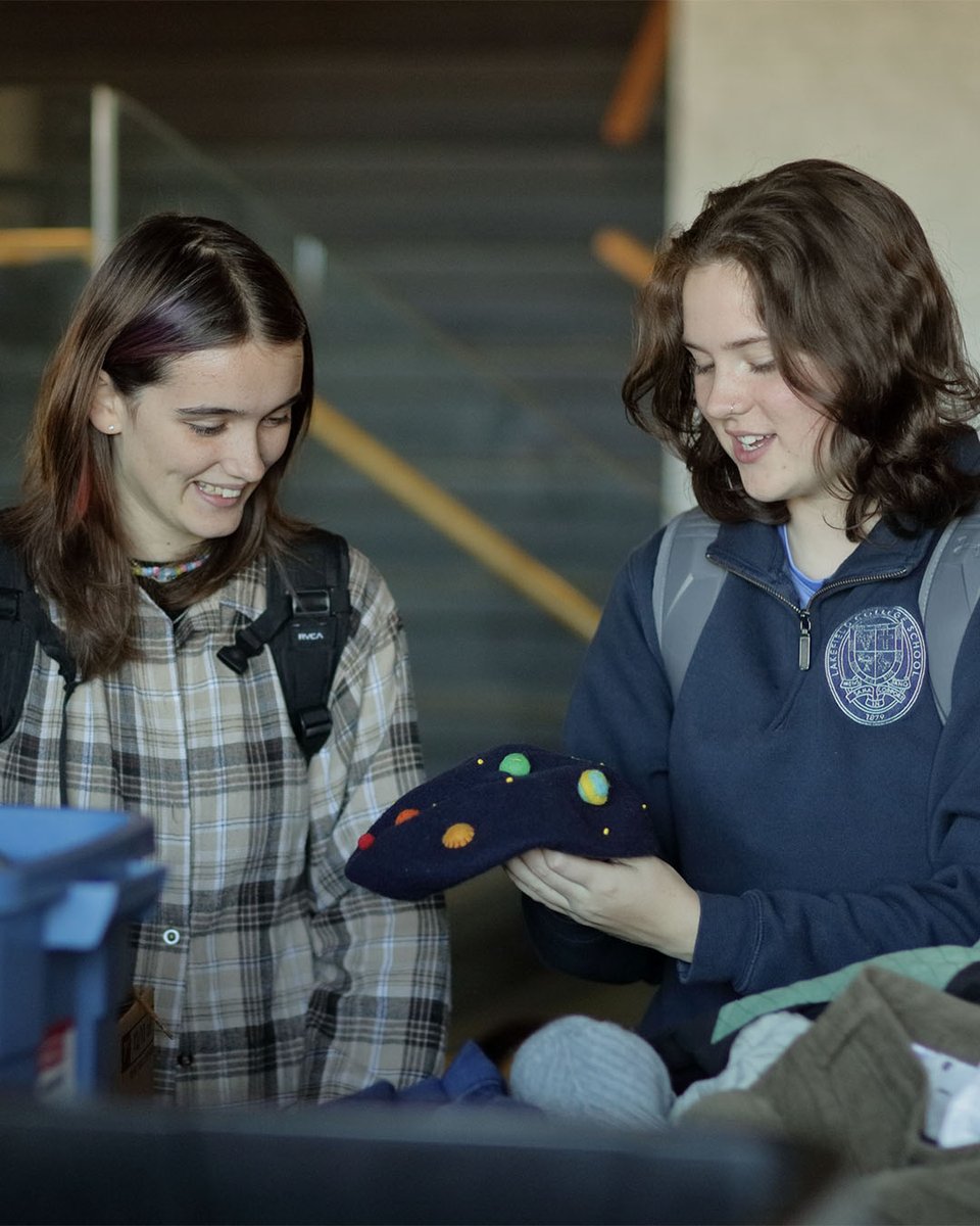 LakefieldCS's tweet photo. Last week, our LEAF (Lakefield Environmental Action Force) club and Seniors-in-Charge of Sustainability held a thrift sale event! They purchased pre-loved clothing items, and the proceeds of the sale will be donated to @CanadasForest 🌳 Well done, everyone!
#LakefieldCollege https://t.co/U2apNZxwSW