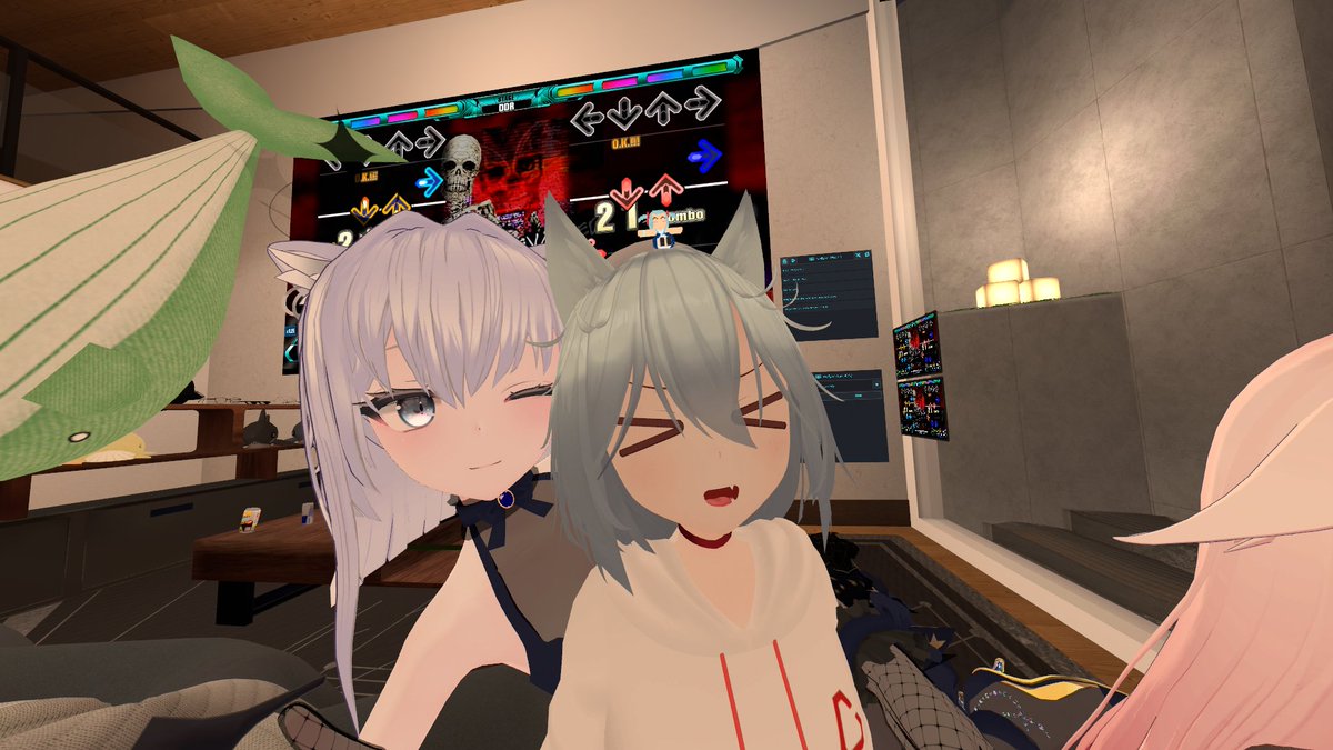 frim_k's tweet photo. 【本日のお写真】
1. 帽子を被せてもらって嬉しそうなぽこ
2. ぽこライドハルナちゃん
3. ヒヨリちゃんとツーショ(背景は怖い)
4. アリスちゃんとツーショ https://t.co/goE1akcJU9
