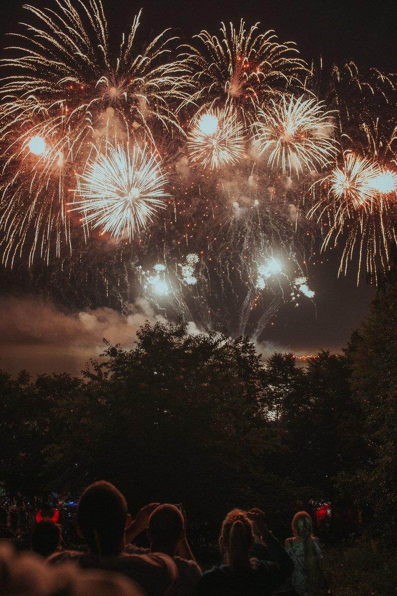 🎆 Happy Bonfire Night! 🎆 

We hope you have a beautifully bright and bold evening watching the fireworks this evening!

#BonfireNight #Fireworks