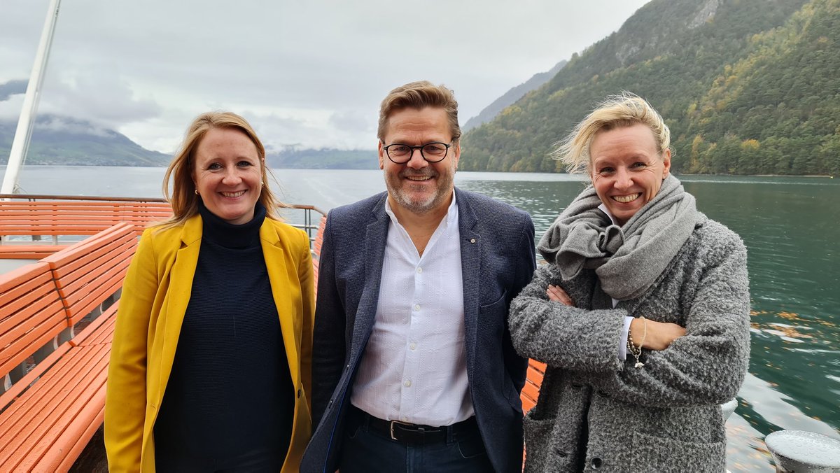 LorenzIlg's tweet photo. #Schifffahrt auf dem #Vierwaldstättersee mit den Grünliberalen der #Innerschweiz: 
#Uri 
@GLP_SZ 
#Obwalden
@glp_nw
@GLP_Zug
@glpluzern

Unsere #Regierungsrat #Kandidatinnen Ursula Lindauer (SZ) und Claudia Huser (LU) wurden  unterstützt von RR Peter Truttmann (NW)
#RRWahlen22 https://t.co/KgW2Z78lBA
