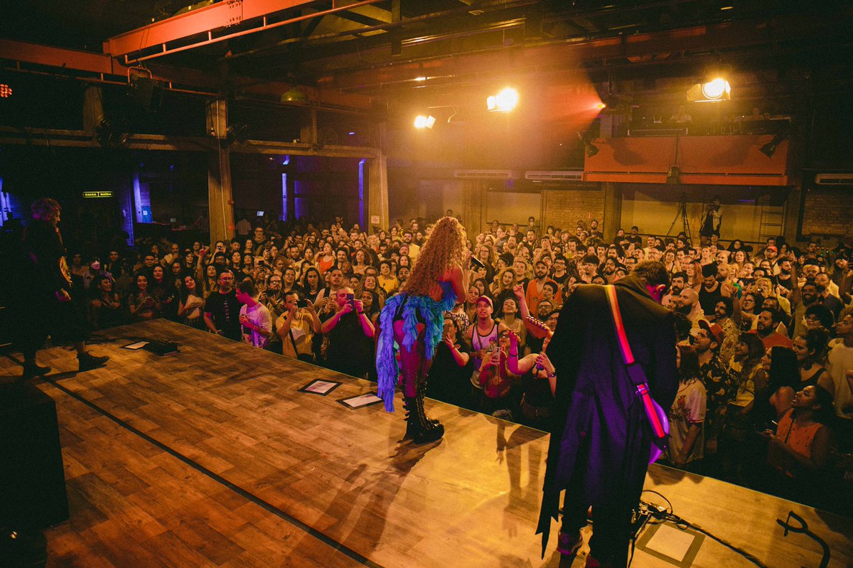 ELIXIR no <a href="/sescpompeia/">Sesc Pompeia</a> 💖🔮✨🍷 Casa cheia de gente e de amor ✨🔮
PRÓXIMAS PARADAS : 11/11 Aracajú <a href="/chemusicbar/">chemusicbar</a> | 12/11 Salvador <a href="/Radioca/">Radioca</a>