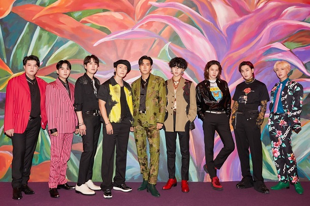 whatthekpop1's tweet photo. Happy 17th anniversary to #SuperJunior! #kpop @SJofficial 

17 TO INFINITY WITH SUJU #17Years_With_SUPERJUNIOR
#슈주_17주년_순간이_아닌_영원 https://t.co/eFeF8UXjbR