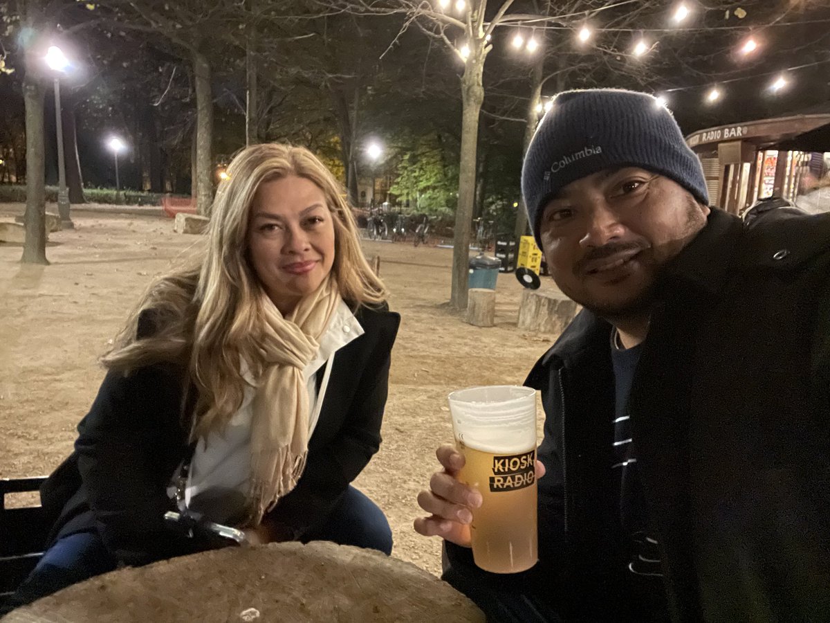 BonromRomeo's tweet photo. Beer for me Chocolate for her. #Belgium #Bussels https://t.co/C2MoKcGirx