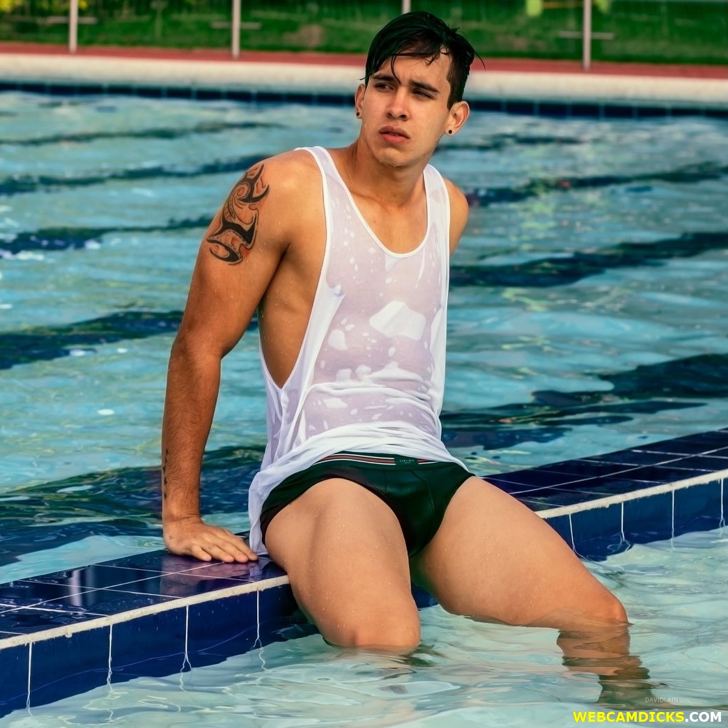 webcamdicks's tweet photo. Private Show and Sex Chat with DavidLain, #Webcamdicks #Gay #CamBoy teasing in #WetShirt at the #SwimmingPool on:
https://t.co/bXFjEYhEfe https://t.co/LjdgZDIBMM