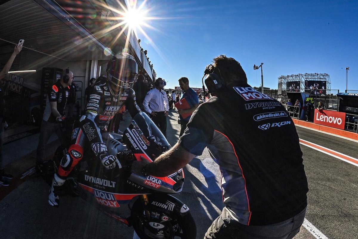 IntactGP's tweet photo. After good progress on Saturday morning and passing through Q2, the Spaniard @jeremyalcoba will tackle his home race and the final race for our team from 6th row in P18. And he has good chances to win the #TriumphTrophy!!! Vamos #ValenciaGP
#LIQUIMOLY #IntactGP
📸 F.Glaenzel https://t.co/AZygt4ebC0