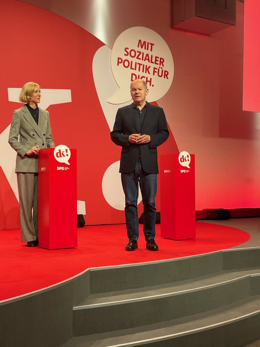 Ein überzeugender <a href="/Bundeskanzler/">Bundeskanzler Friedrich Merz</a> Olaf Scholz beim Townhall-Meeting im Rahmen des #Debattenkonvent/s der <a href="/spdde/">SPD Parteivorstand 🇪🇺</a>. #dk #SozialePolitikFuerDich