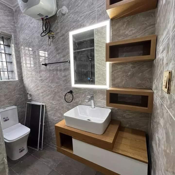 FynHomes's tweet photo. 4 BEDROOM FULLY DETACHED DUPLEX IN PORT HARCOURT

Location; Off Location junction by NTA road, Port Harcourt

Price: 85 Million Naira
Features:
CCTV 
Stamped concrete floor 
Pop ceiling 
Fitted kitchen 
Water fountain 
2 rooms Bq
Generator house
Walk-in shower
Call - 08061317575 https://t.co/1RoDz6UdWQ
