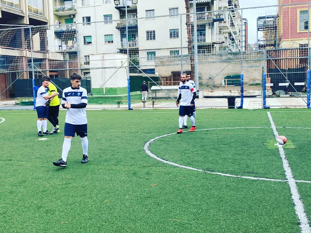 CiroVive's tweet photo. ●È cominciato a Pozzuoli con la #Phlegraea
il campion.di #calcioa5 dell' #AsdCiroVive ⚽️
14-7 per i nostri ragazzi che hanno ottenuto il loro primo successo in "trasferta" 💪
Abbracci e rispetto in campo e fuori 🤝 #AvversariMaiNemici #Rispect #ilcalcioedichiloama #CiroVive 💙 https://t.co/9e5RTQE0Gg