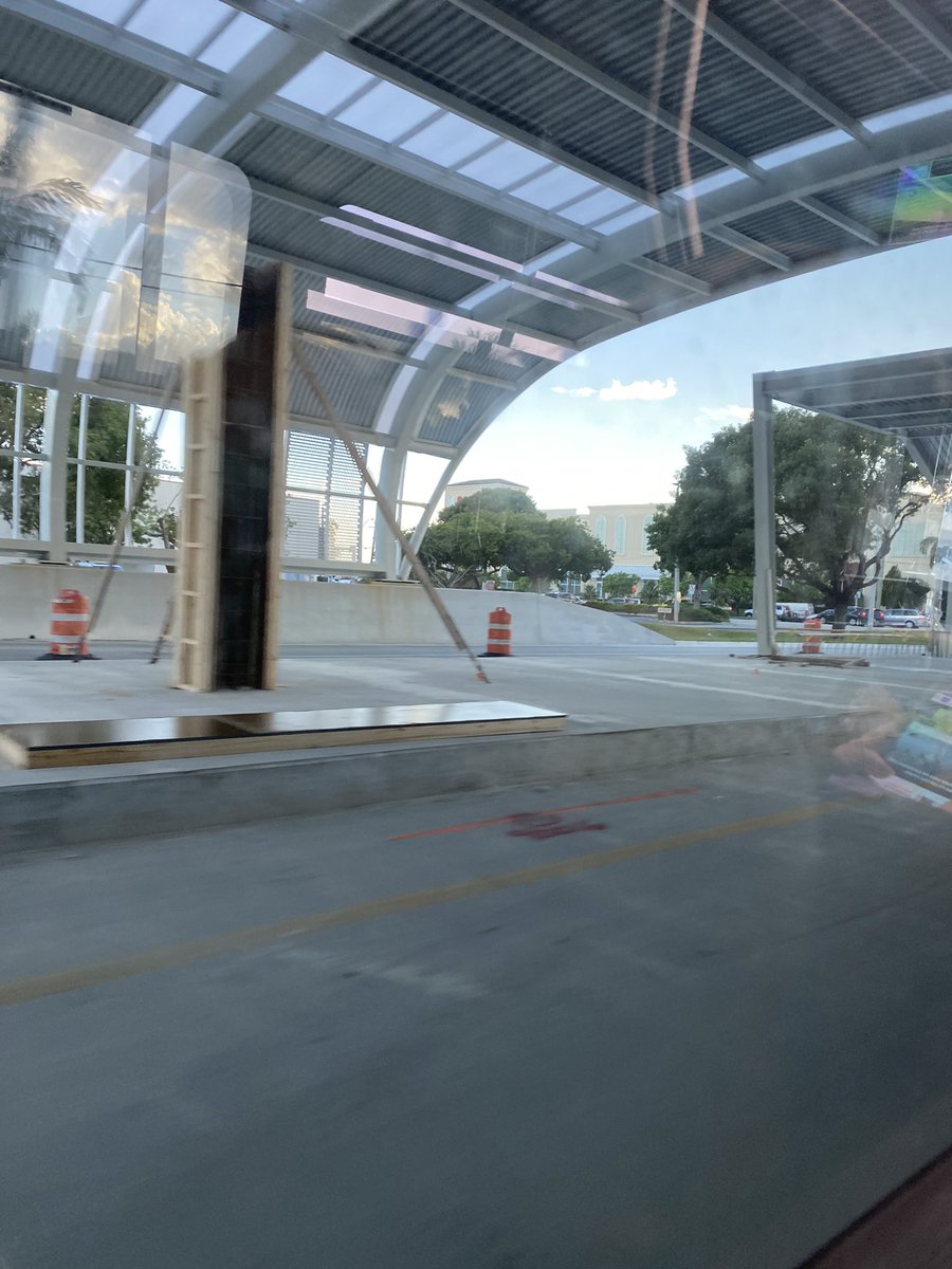 SDadebrtupdates's tweet photo. Marlin Road Station: Rebar for columns supporting the tech truss going up, glazed façade for columns seen on the side. 

#SouthCorridorBRT 
#MiamiSMARTPlan 
@CommishEileen https://t.co/J1GwMAIqfh