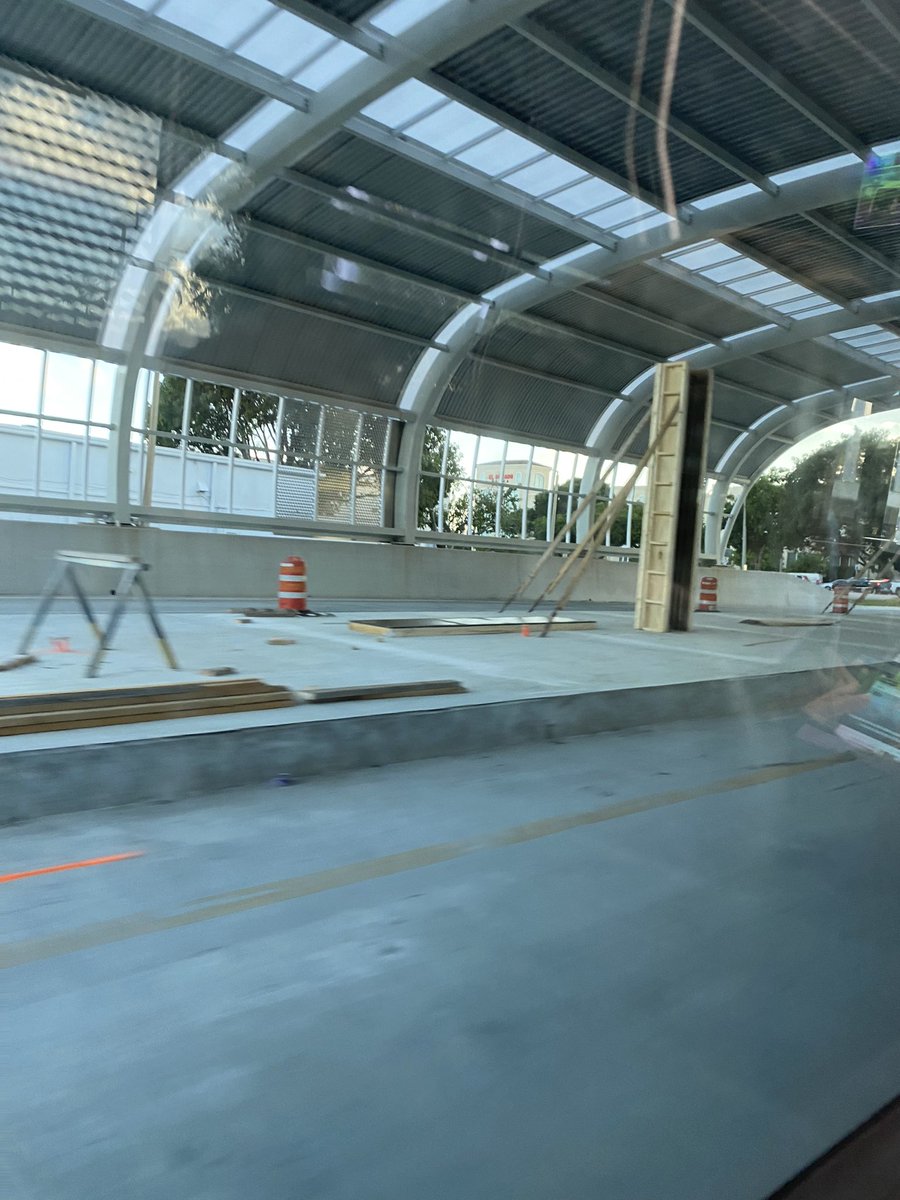 SDadebrtupdates's tweet photo. Marlin Road Station: Rebar for columns supporting the tech truss going up, glazed façade for columns seen on the side. 

#SouthCorridorBRT 
#MiamiSMARTPlan 
@CommishEileen https://t.co/J1GwMAIqfh