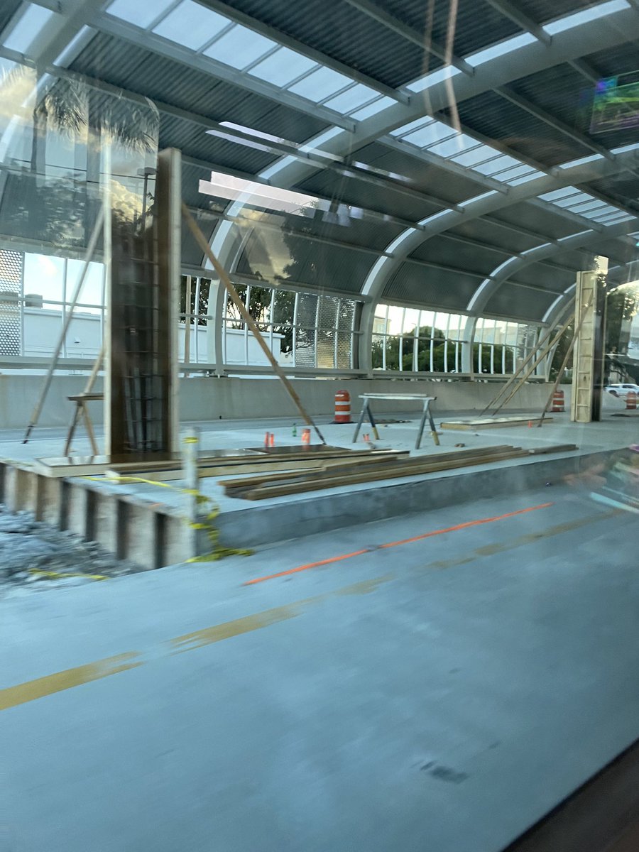 SDadebrtupdates's tweet photo. Marlin Road Station: Rebar for columns supporting the tech truss going up, glazed façade for columns seen on the side. 

#SouthCorridorBRT 
#MiamiSMARTPlan 
@CommishEileen https://t.co/J1GwMAIqfh