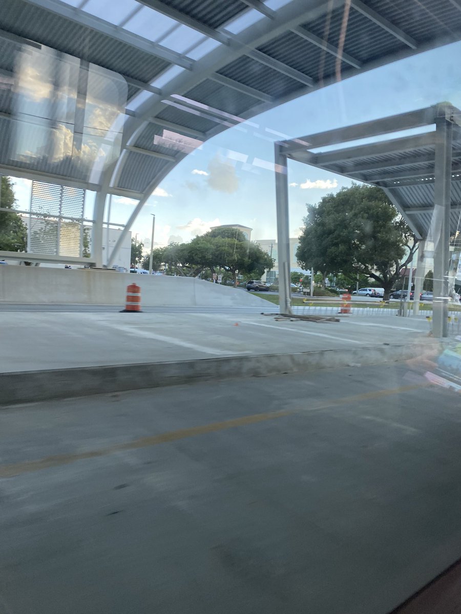 SDadebrtupdates's tweet photo. Marlin Road Station: Rebar for columns supporting the tech truss going up, glazed façade for columns seen on the side. 

#SouthCorridorBRT 
#MiamiSMARTPlan 
@CommishEileen https://t.co/J1GwMAIqfh