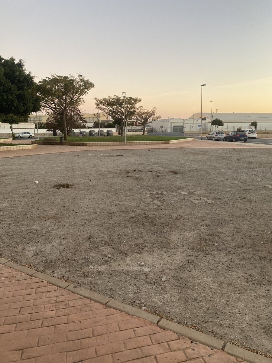 Gijumar's tweet photo. Solución del @aytoalm … quitar el parque https://t.co/UM8TBZIJ1B