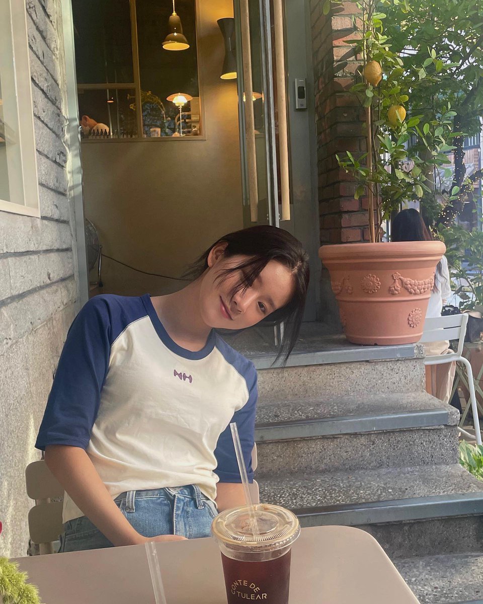 dawon_eun's tweet photo. Making a thread of why Exy is the best leader, so that you and I donโt have to dig through our bookmarks to find them~
โจHappy Birthday to our leader, Exy Sexy Megan Foxy Seolma Hoxy Chu Sojungssi!
@EXY_S2 #HappyEXYDay #์์_๋๋ถ์_๋ฐ๋ปํ_๋ ๋ค์ด์ผ https://t.co/vIK0tQA3on