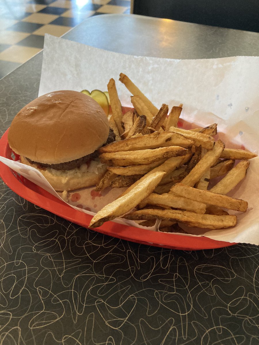 Bamabuddy5's tweet photo. Some great pics last year on my pilgrimage to @DawsonPoolRoom #bullyburger #sireen #di9 https://t.co/KcwUEzmstV
