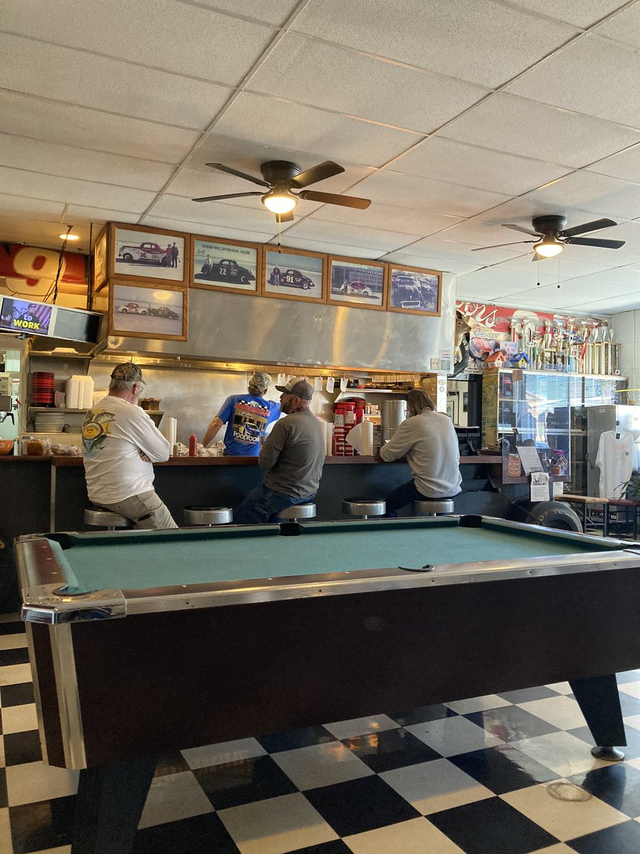 Bamabuddy5's tweet photo. Some great pics last year on my pilgrimage to @DawsonPoolRoom #bullyburger #sireen #di9 https://t.co/KcwUEzmstV