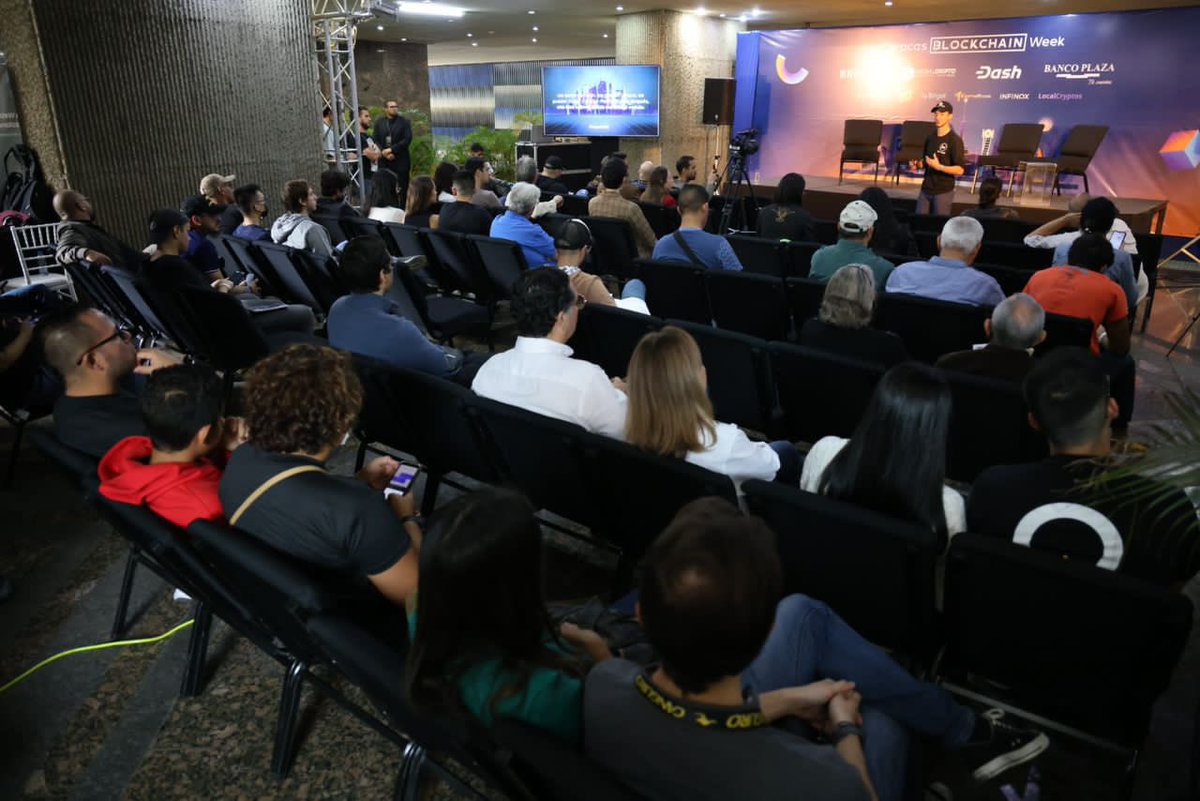 sunacrip_ve's tweet photo. #EnFotos: Así se desarrolla la jornada de este sábado en la 
#CaracasBlockchainWeek 🇻🇪 https://t.co/yAHLvJwWEP