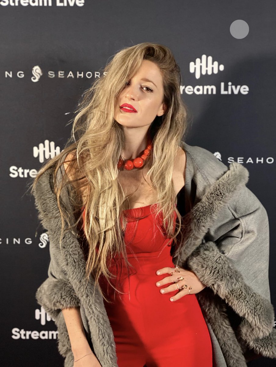 GM GM! 
New client, new vibes.
👇🏻Check this out! Minting now 🍾
<a href="/DancingSeahorse/">Dancing Seahorse</a> 
And our first IRL meeting was at his event! Spectacular 🔥🥂
#AboutLastNight #nft #newclient #ad #MusicNFTs #web3