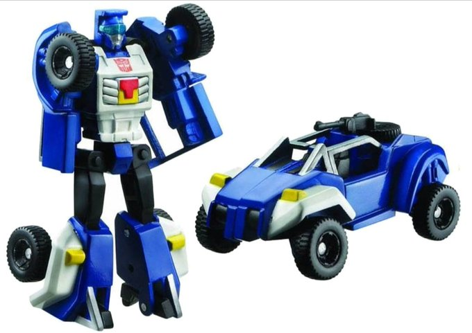 Universe Beachcomber's alt. mode is based off a Halo Warthog, making him the closest thing we have to a Halo x Transformers crossover. (2008)