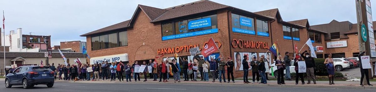 Fantastic turn out for Solidarity Saturday and the message was clear: <a href="/fordnation/">Doug Ford</a> will not trample workers rights and get away with it

We will keep fighting for education workers until we defeat Bill 28 and restore our Charter rights.  #ShutItDown #39kIsNotEnough #IStandWithCUPE