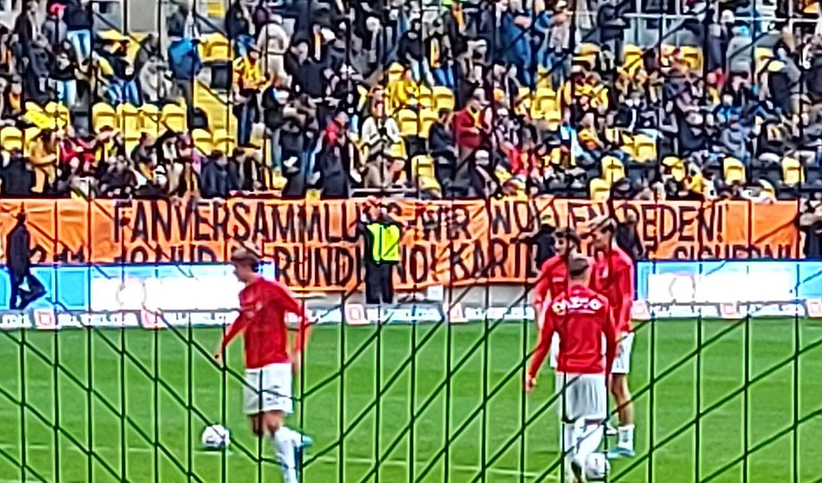 FreitalonTour's tweet photo. SGD vs SC Freiburg 1:1
Liga3
Z: 18460
2 Elfer nicht gegeben..keine 5. Gelbe Karte für'n Knipser, 1 Torwartfehler. Kein schlechtes Spiel von uns, aber letztendlich nur 1 Punkt. Schade #sgd1953 #ftlot #ud #ultrasdynamo #rhs #liga3 #sgdscf #fightergirl #tina #immermituns https://t.co/dDOnYzlnnR