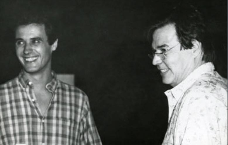 tfsalomon's tweet photo. #RIP #PauloJobim, menino lindo, architect, chanteur, guitariste, flûtiste… si doué pour la vie. Digne héritier de notre bien aimé ami #TomJobim, maestro soberano 🇧🇷! Le ciel aujourd'hui doit être rempli d'alegria, de jams & de Bossa Nova!
🎶Tristeza não tem fim, felicidade sim🎶 https://t.co/hnpHkefaRM