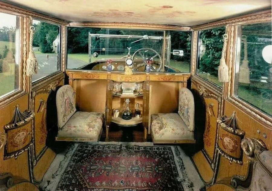 historydefined's tweet photo. The inside of a Rolls Royce, 1920s https://t.co/bW8Io9TKUs