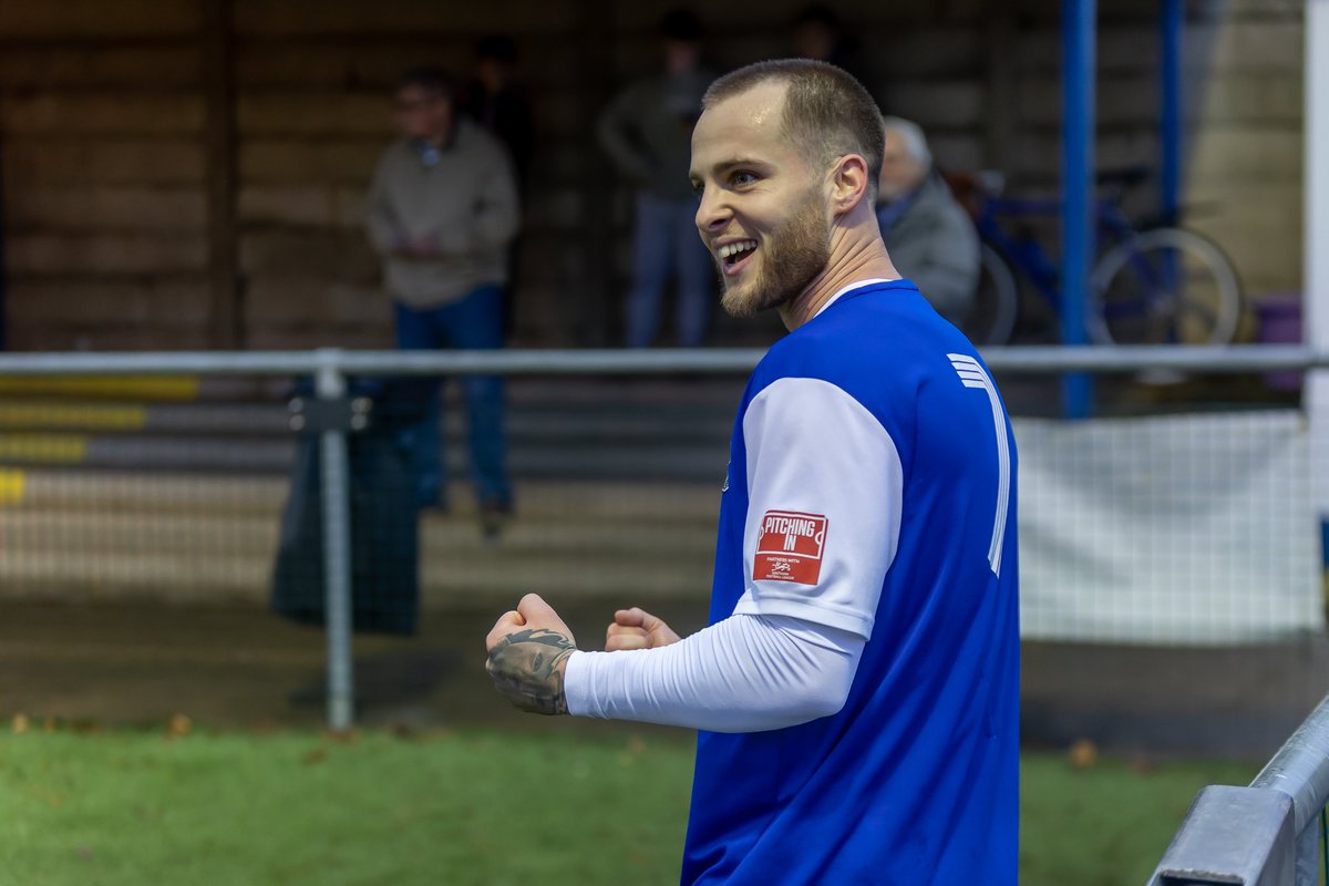 366daysofphotos's tweet photo. It's as easy as 1-2-3-(4) - what a goal. @syghy - @HertfordTownFC on their way to a 2-1 victory over @Kidlington_FC  #nonleague #PitchingIn @NonLeagueRTs @PitchingIn_ #football #chip #goal #football #hertford #herts #oxs #hertfordshire https://t.co/U9bcqcriyL