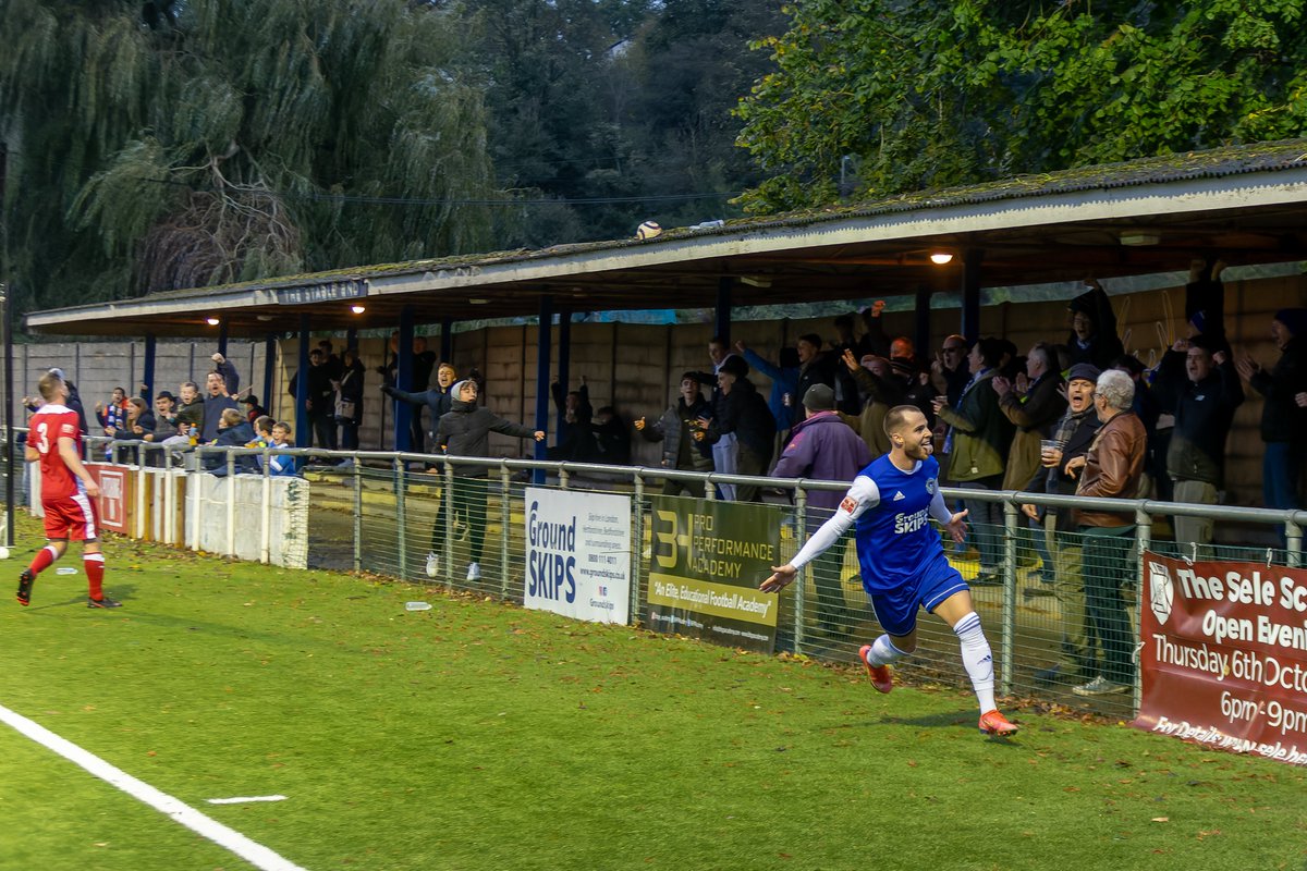 366daysofphotos's tweet photo. It's as easy as 1-2-3-(4) - what a goal. @syghy - @HertfordTownFC on their way to a 2-1 victory over @Kidlington_FC  #nonleague #PitchingIn @NonLeagueRTs @PitchingIn_ #football #chip #goal #football #hertford #herts #oxs #hertfordshire https://t.co/U9bcqcriyL