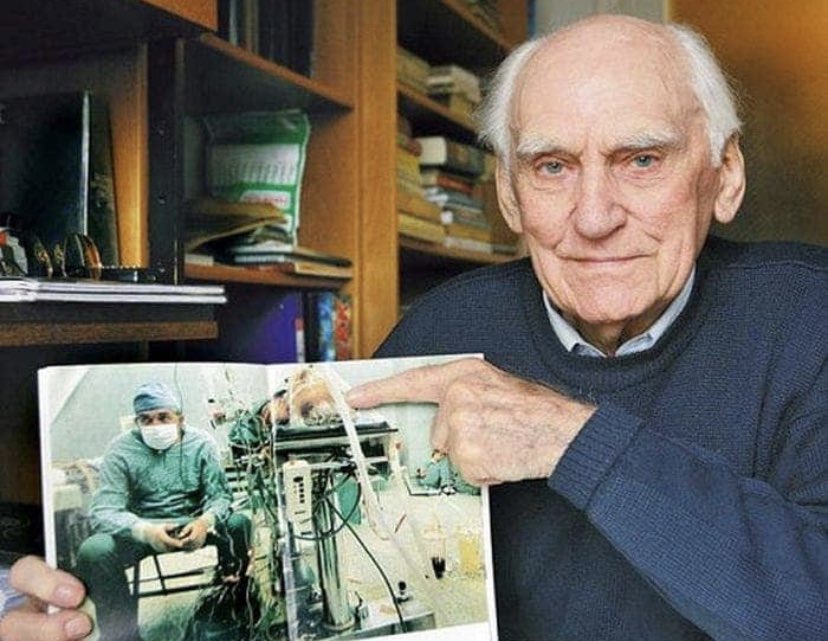ReidEdwardII's tweet photo. The photograph of Dr. Zbigniew Religa was selected by National Geographic as among the 100 most important in history in 1987. 

The surgery, considered almost impossible at the time turned out  entirely successful.

The patient Tadeusz Żytkiewicz lived another 30 years. https://t.co/9NYahAo0IQ