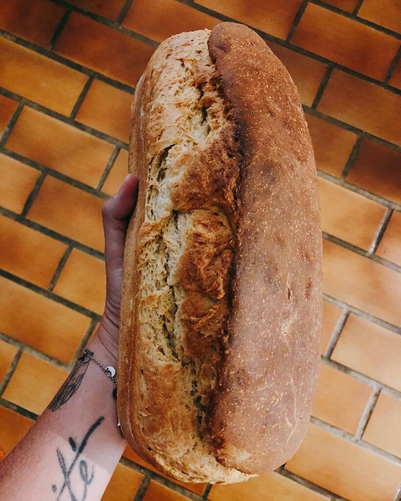 confidv's tweet photo. Französischer Butter-Toast - gibt’s morgen zum Apéritif dînatoire. Kruste und Krume begeistern (mehr in den Stories) und ich singe ein Hohelied auf das Rouge de Bordeaux Mehl von @lesmaitresdemonmoulin und das Grundrezept von @cookieundco -nicht so leich… https://t.co/kU76hL19zs https://t.co/wR7QAJctDo