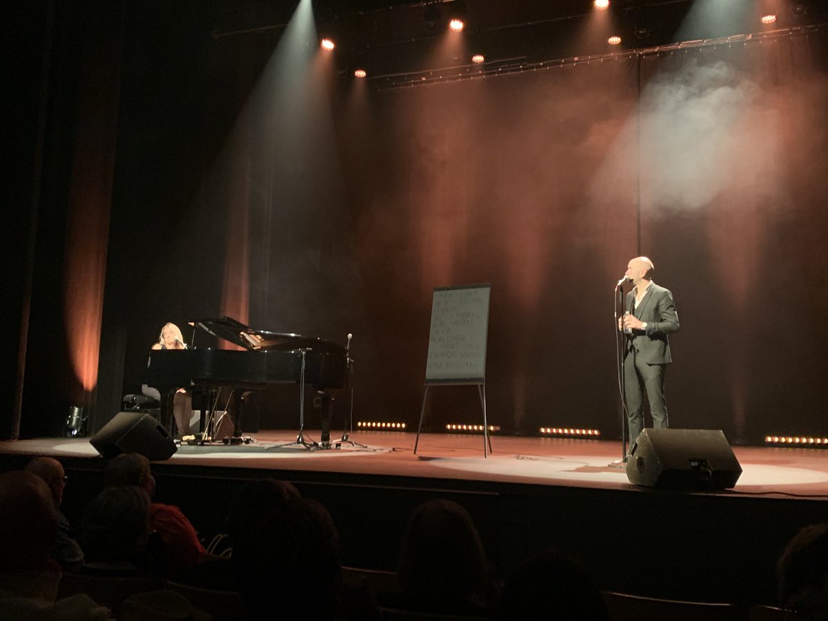 #theatre #millandy <a href="/villedelucon/">Ville de Luçon</a> 
Très belle soirée entre humour et musique avec le duo de choc « Giroud et Stotz ». Un moment de rire à découvrir ou à redécouvrir lors de leur tournée à travers la France. 
Bravo pour cette belle programmation 
<a href="/DepVendee/">Département Vendée</a> <a href="/GiroudStotz/">GiroudStotz</a>