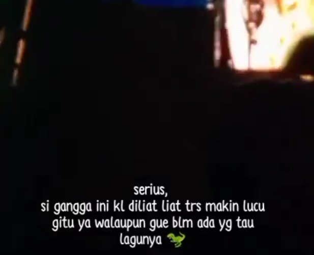 WarAxe_8stack's tweet photo. Bukannya gimana yak, cuma kesel aja ama orang model begini. Konteksnya kan dia musisi bukan model cok. 
Sama kaya jaman gua smp "ih gw seneng ke majelis blabla karena habibnya ganteng" 😂🤣 https://t.co/oxDSlBsy98
