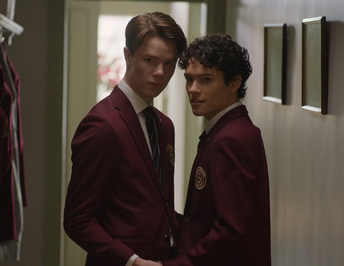 mommylinakisser's tweet image. i absolutely need to see them in their boyfriends era RENEW YOUNG ROYALS