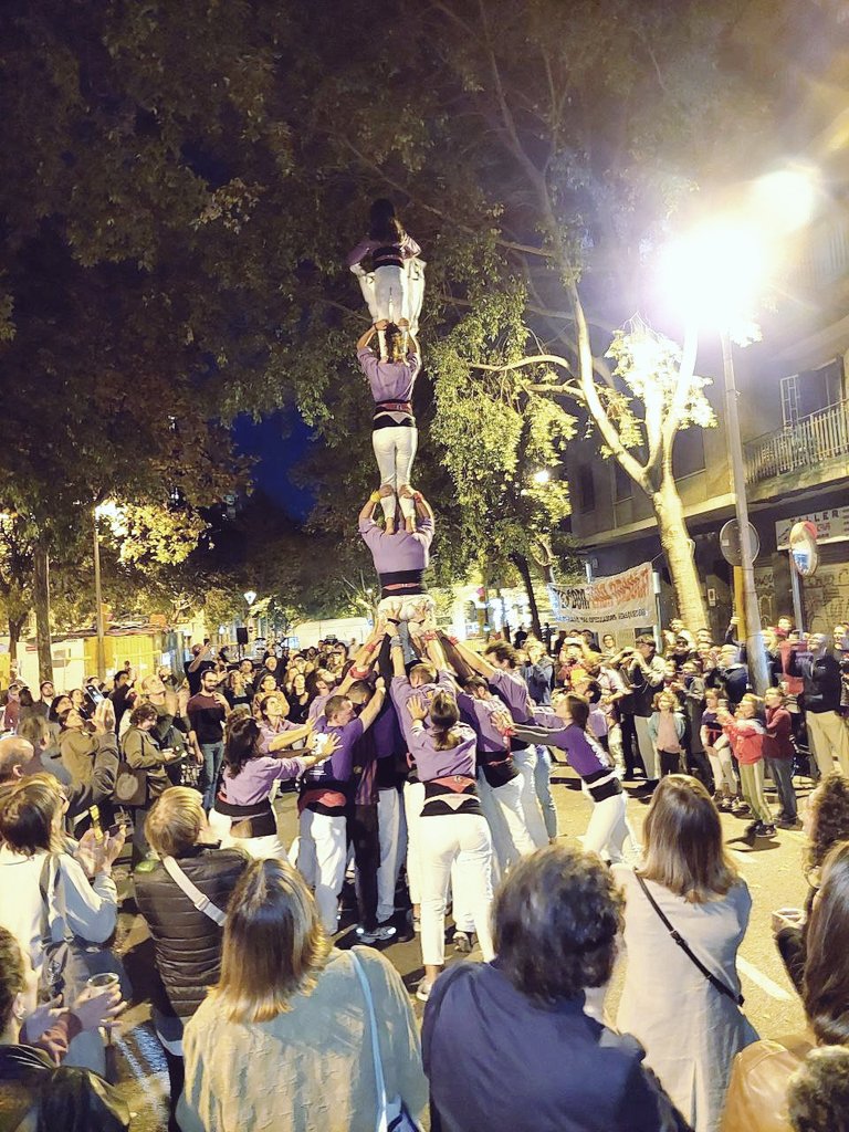 Si l'Albert Ollé està per l'Eixample Esquerra ens deu estar escoltant perquè a la cruïlla de Calabria amb Consell de Cent, estem a tope! 

Passa't a gaudir d'aquesta jornada de suport a Casa Orsola i lluita contra l'especulació!

#5NambCasaOrsola