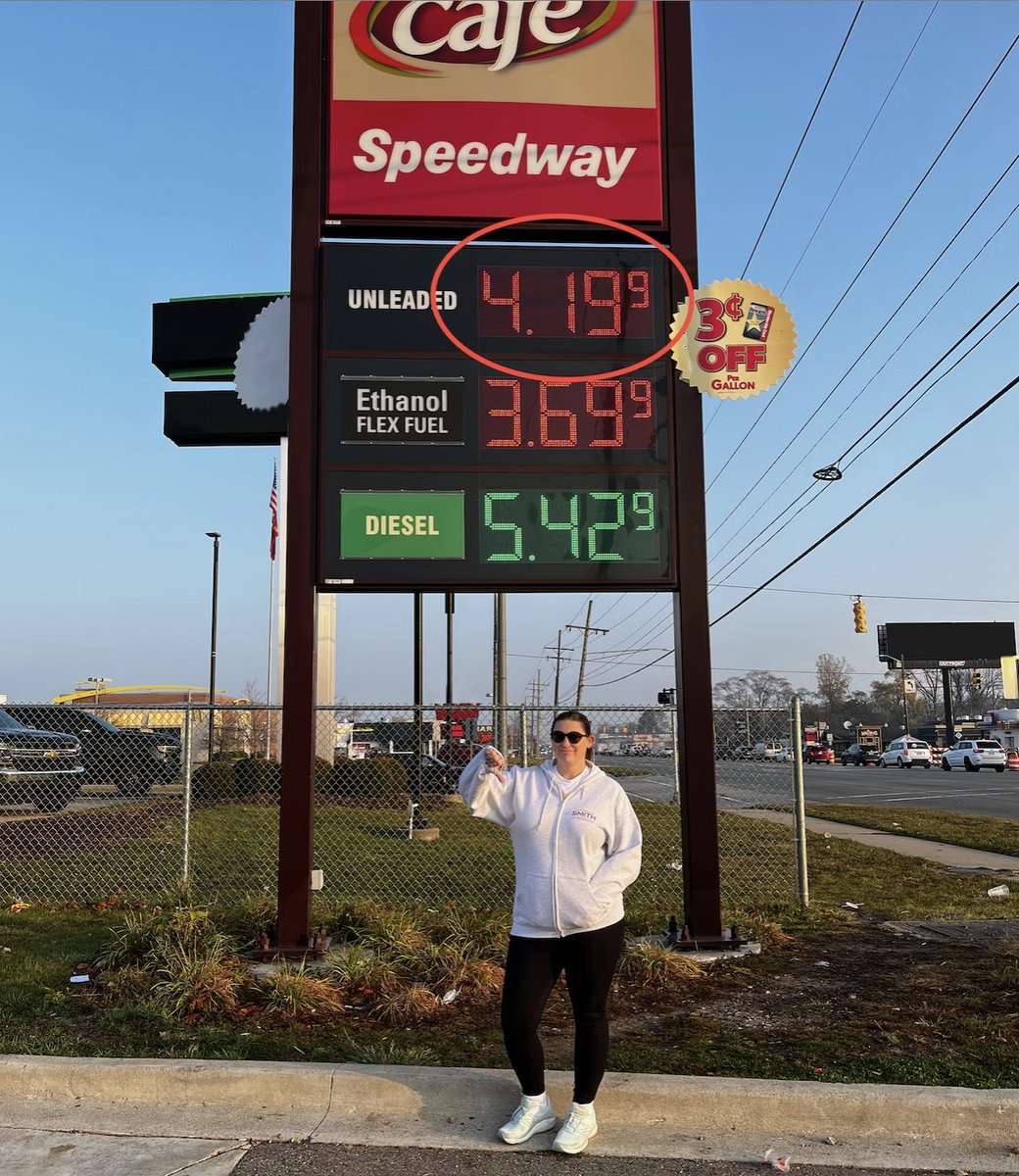 MSmithforMI's tweet photo. We can't live like this! Michigan's gas prices are 9.3% higher than the national average.
Unfortunately, the current state representative voted AGAINST suspending the gas tax. https://t.co/5XYcNLprUr