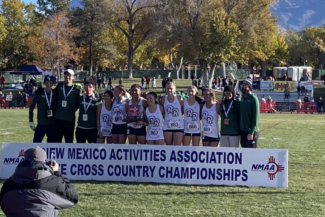 _RRHSathletics's tweet image. Congratulations to @runkeller and @RioRanchoXCTF 
Boys are State Champs 🥇 
Girls are State Runners up 🥈