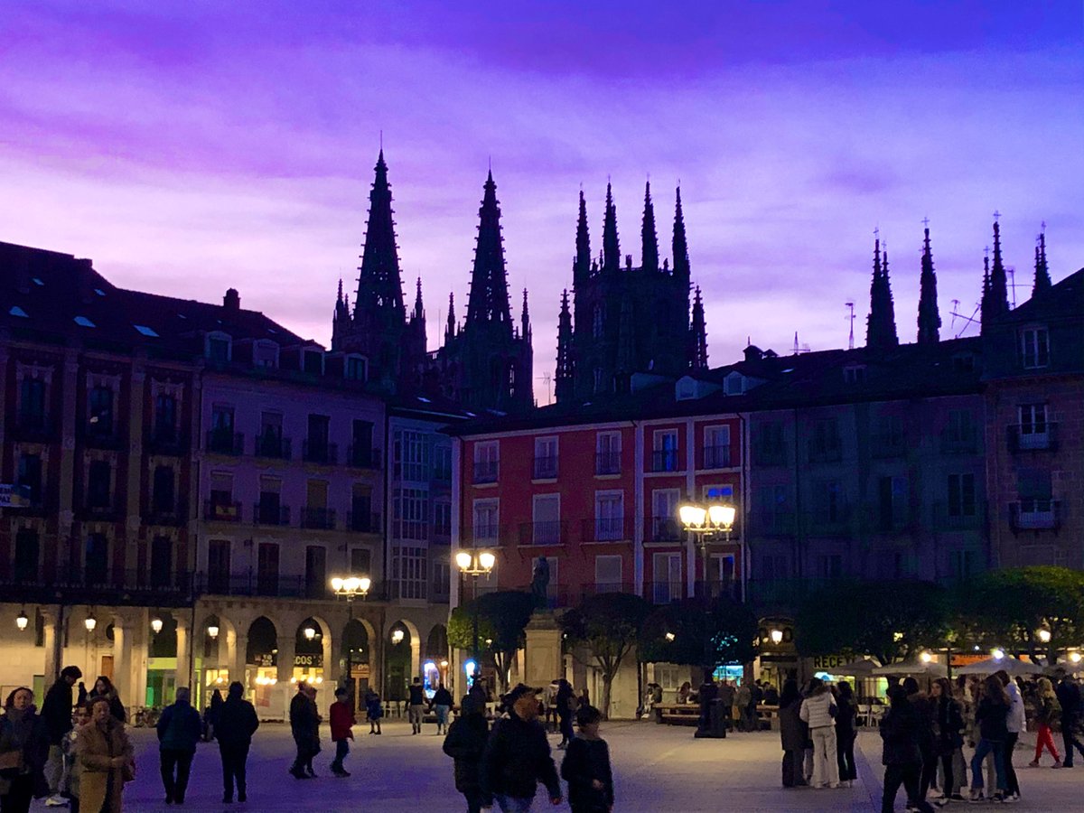 Bea_sda's tweet photo. #Burgos Sunset 🌅 ❤️🤎 https://t.co/4YuAeguPiL