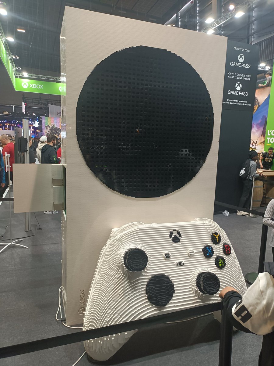 GamerDigital's tweet image. La #PGW 2022 s'achève pour moi, mais j'en repars avec de supers souvenirs. @liloux59, @ArkZero34, @DavidDindinX, @Daxupit, @bioman_jaune, @Marcuszeboulet. Chacun de vous aura rendu cette journée inoubliable, alors un IMMENSE MERCI ! Objectif de 2023 capter toute la #TEAMG1. 😎